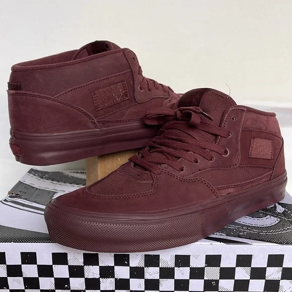 Vans Men’s Skate Half Cab Mono Chocolate
VN0ASFCDCHC
Sneakers - Picture 9 of 16